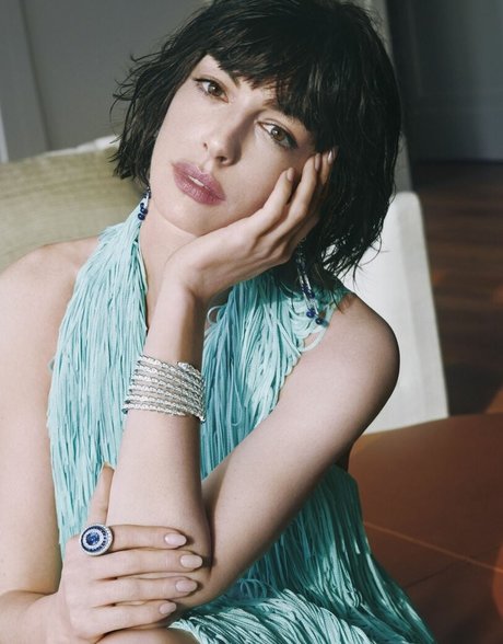 Anne Hathaway photo 456