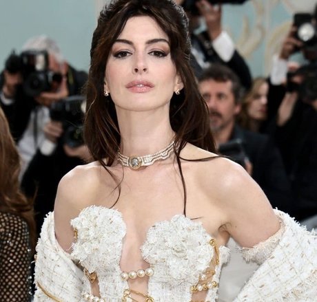 Anne Hathaway photo 461