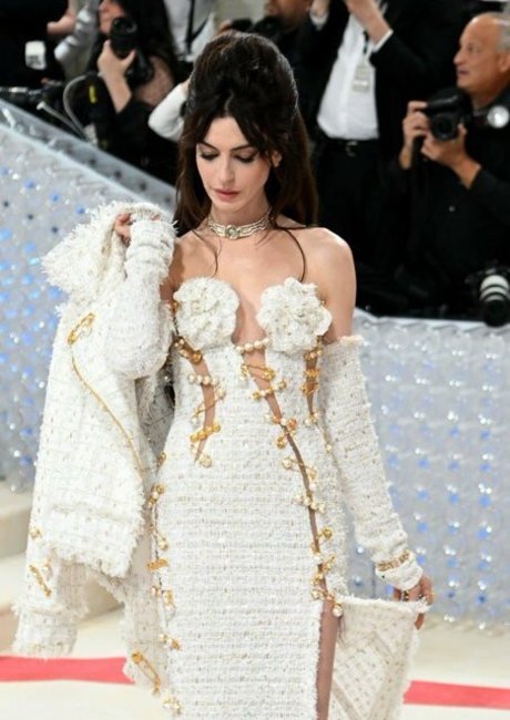 Anne Hathaway photo 466