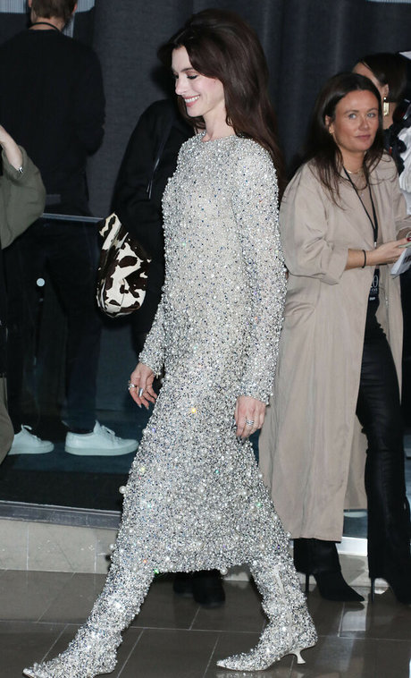 Anne Hathaway photo 477