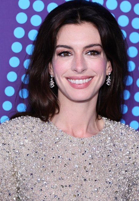 Anne Hathaway photo 487