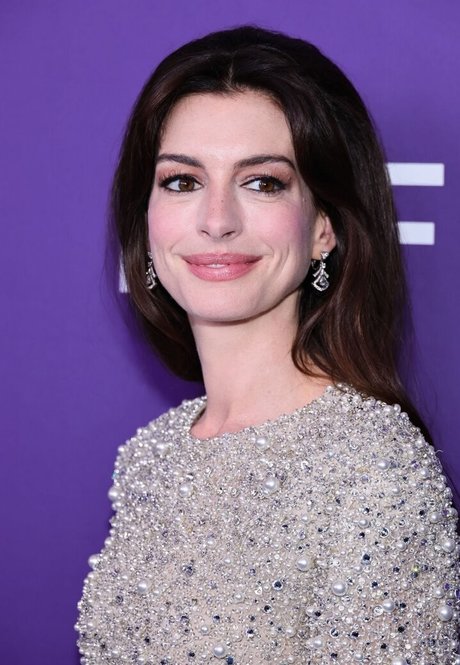 Anne Hathaway photo 514