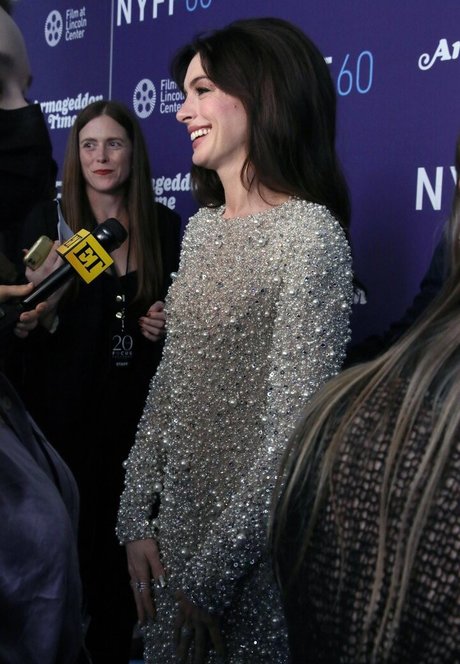 Anne Hathaway photo 521