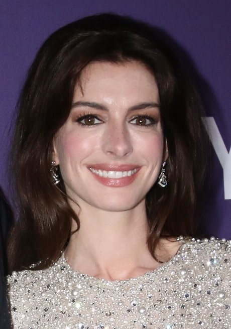 Anne Hathaway photo 522