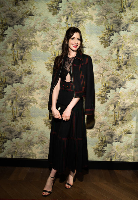 Anne Hathaway photo 547