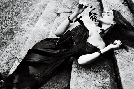 Anne Hathaway photo 549