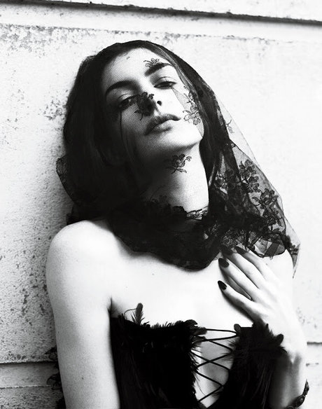 Anne Hathaway photo 551