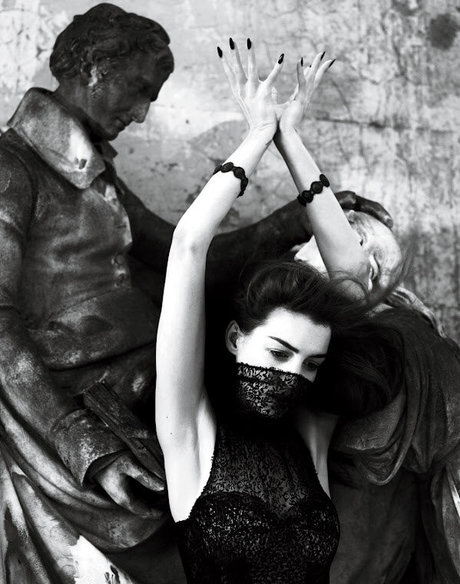 Anne Hathaway photo 554