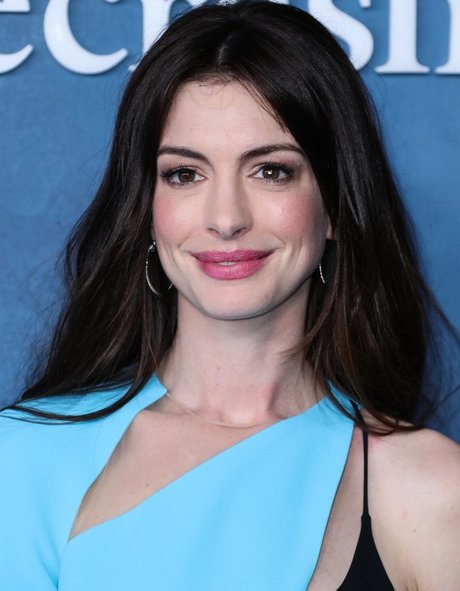Anne Hathaway photo 565