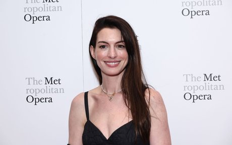 Anne Hathaway photo 567