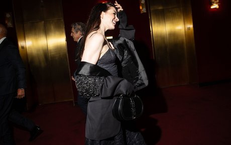 Anne Hathaway photo 571