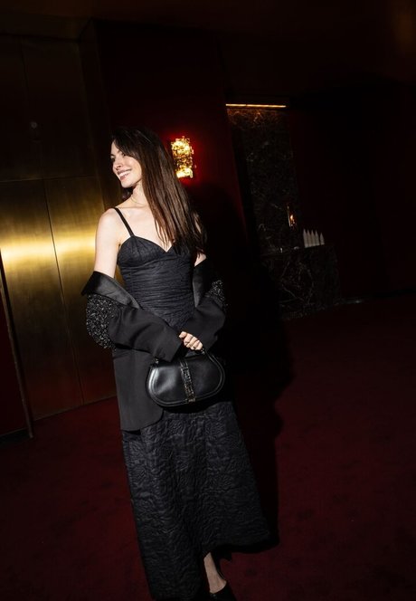 Anne Hathaway photo 574