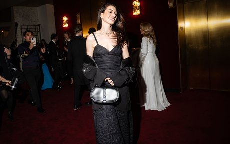 Anne Hathaway photo 578