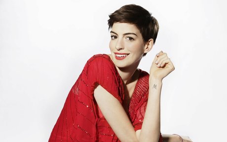 Anne Hathaway photo 579