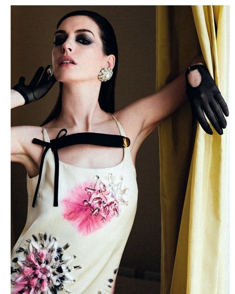 Anne Hathaway photo 592