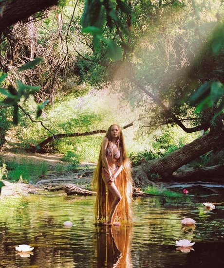 Anne Winters photo 10