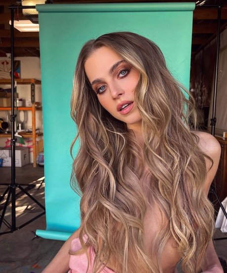 Anne Winters photo 15