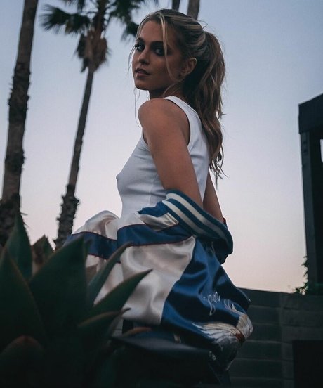 Anne Winters photo 29