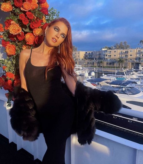 Anne Winters photo 44