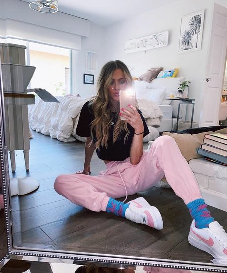 Anne Winters photo 54