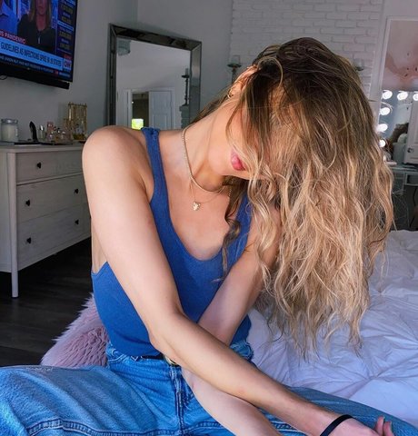 Anne Winters photo 68