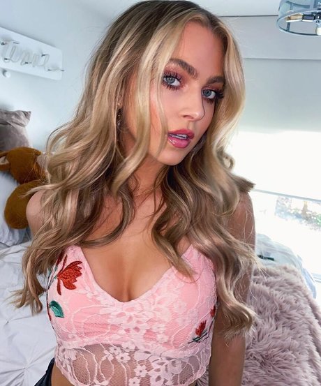 Anne Winters photo 86