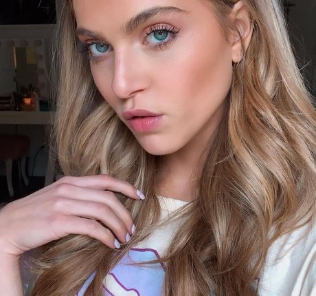 Anne Winters photo 89