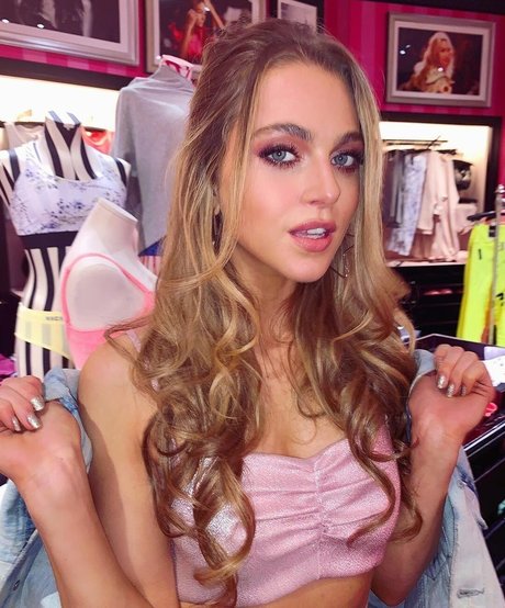Anne Winters photo 99