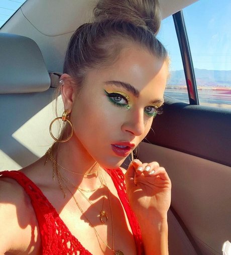 Anne Winters photo 102