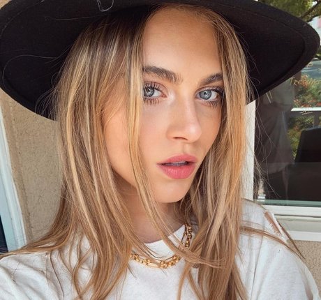 Anne Winters photo 103