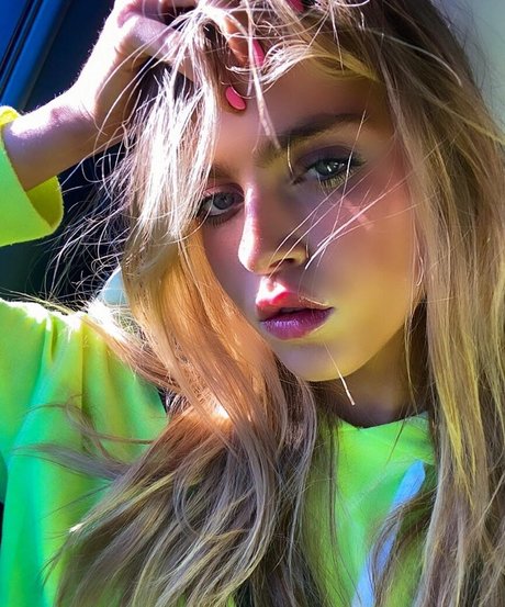 Anne Winters photo 125