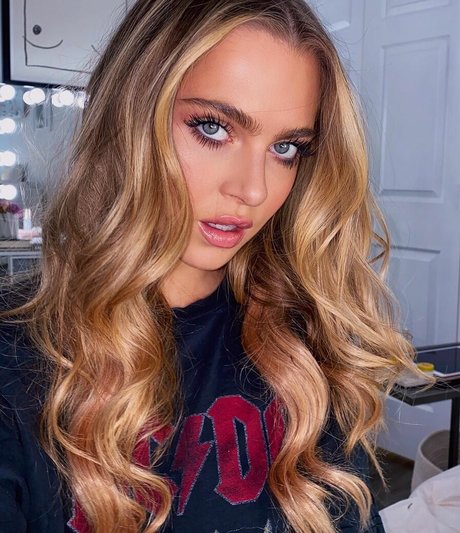 Anne Winters photo 131