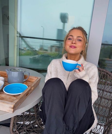 Anne Winters photo 149