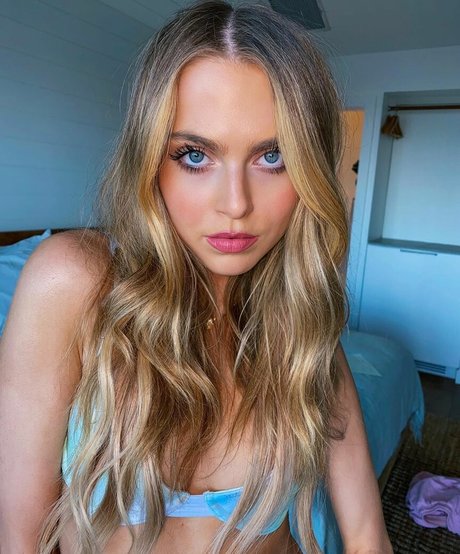 Anne Winters photo 154