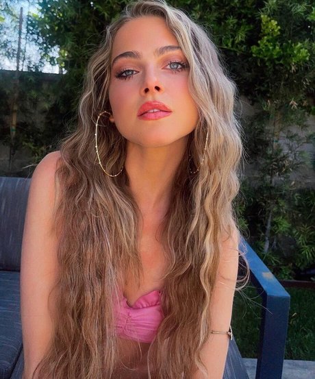 Anne Winters photo 179