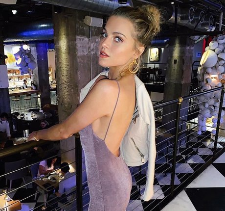 Anne Winters photo 185