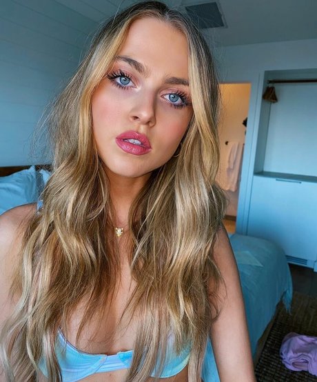 Anne Winters photo 188