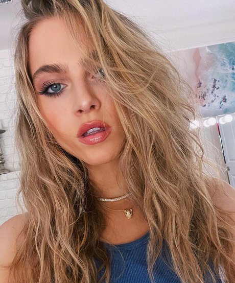 Anne Winters photo 189