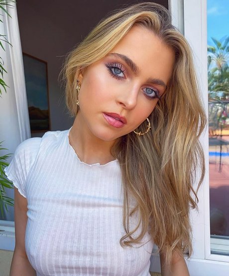 Anne Winters photo 223