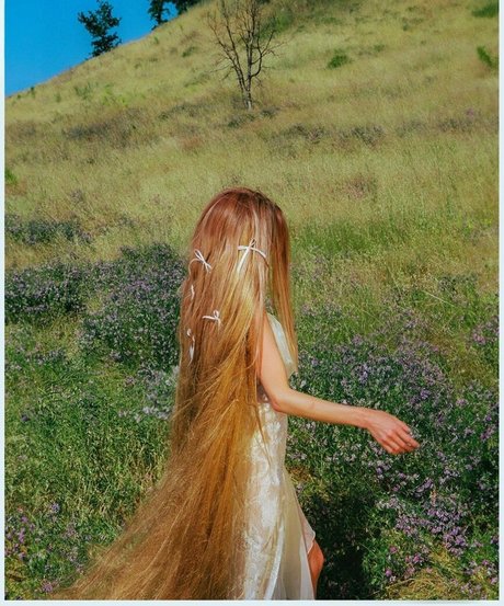Anne Winters photo 276