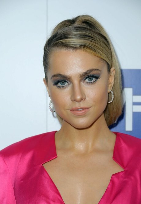 Anne Winters photo 293