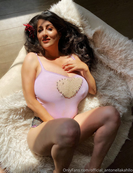 Antonella photo 193