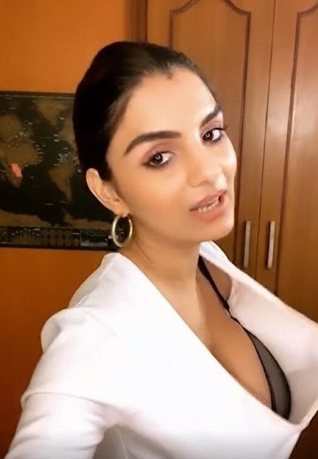 Anveshi Jain photo 39