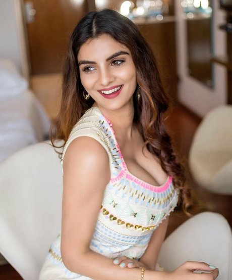 Anveshi Jain photo 140