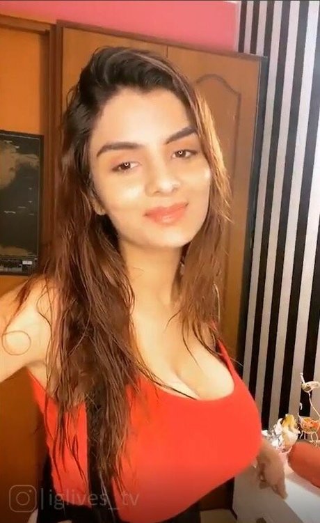 Anveshi Jain photo 300