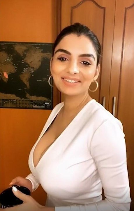Anveshi Jain photo 335