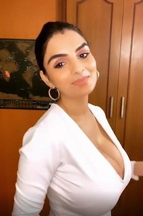 Anveshi Jain photo 338