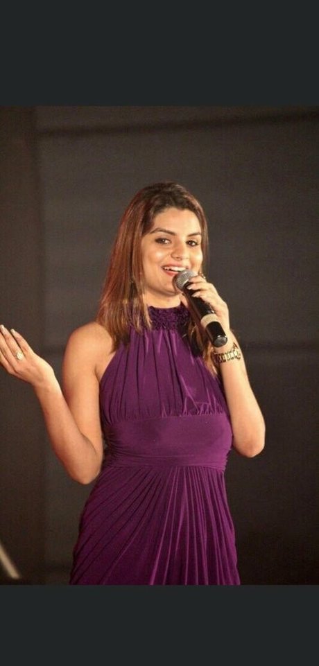 Anveshi Jain photo 365