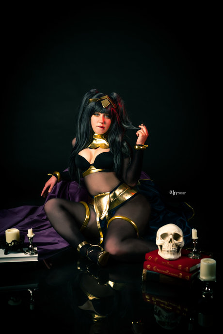 Anya Braddock photo 92