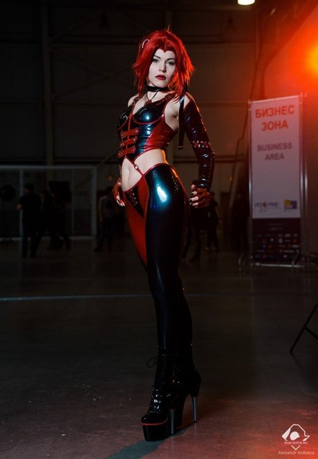 Anya Ichios photo 7